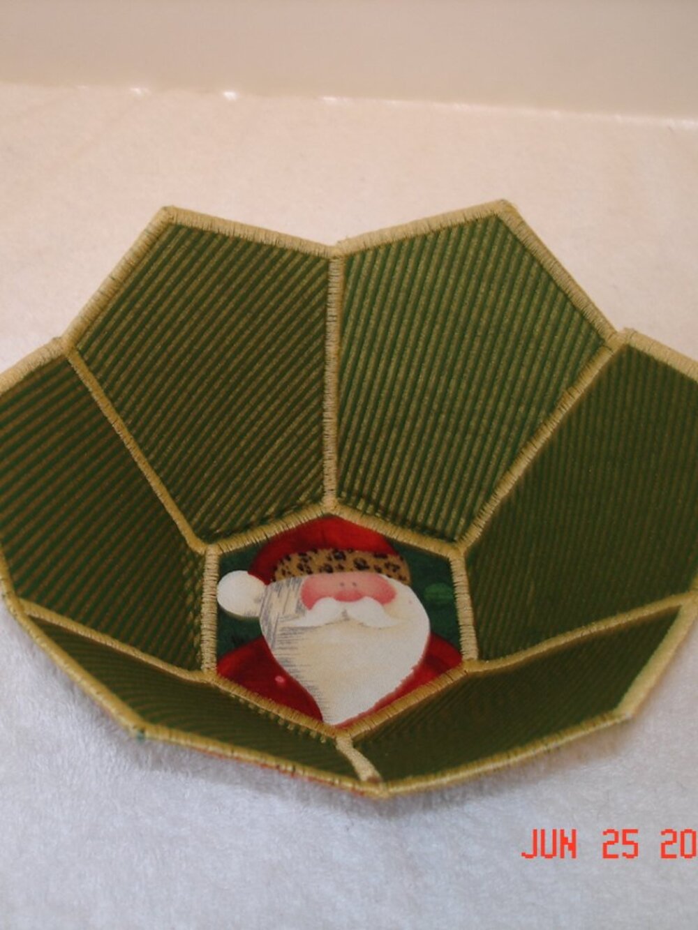 Reversible Cloth Pointy Hexagon Shaped Bowl Christmas Green/Gold Stripe Santa